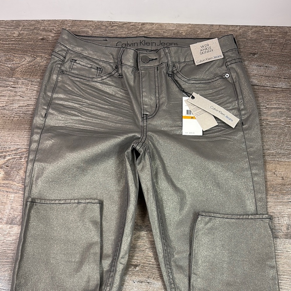 NEW Calvin Klein Coated Metallic Pewter Ankle Skinny Jeans Size 29